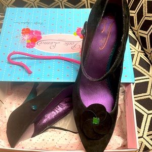 Poetic license pump black suede